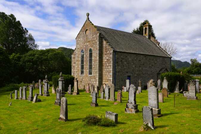 En kirke med gravsted i Skotland :)