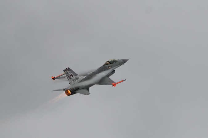 Dansk F16 med halemaling