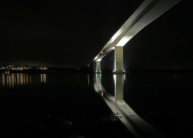 Alssundbro om aften