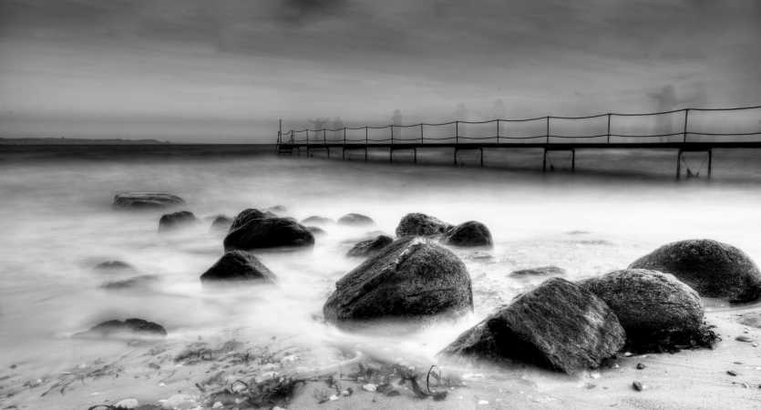 Skæring strand black white 