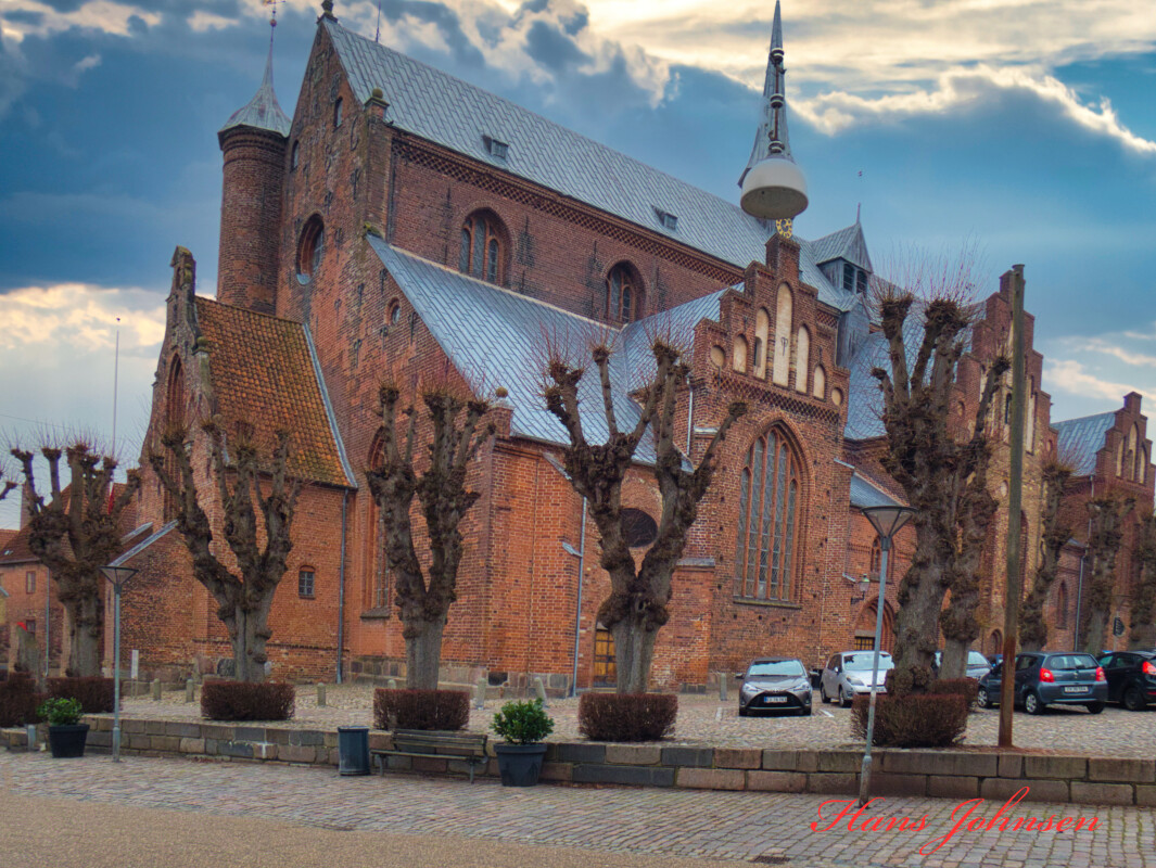 Haderslev Domkirke set fra Bispegade – Hans Johnsen