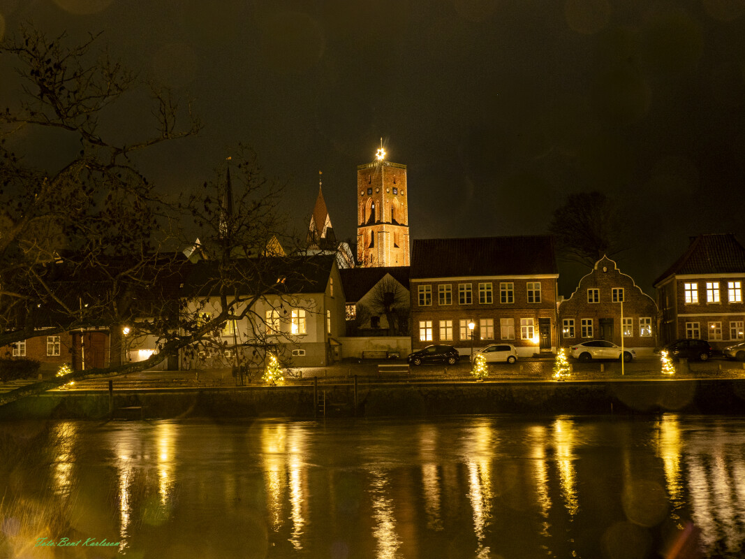 2025 dec 12 Ribe domkirke over Skibbroen julesmykket (1) – Bent Karlsson