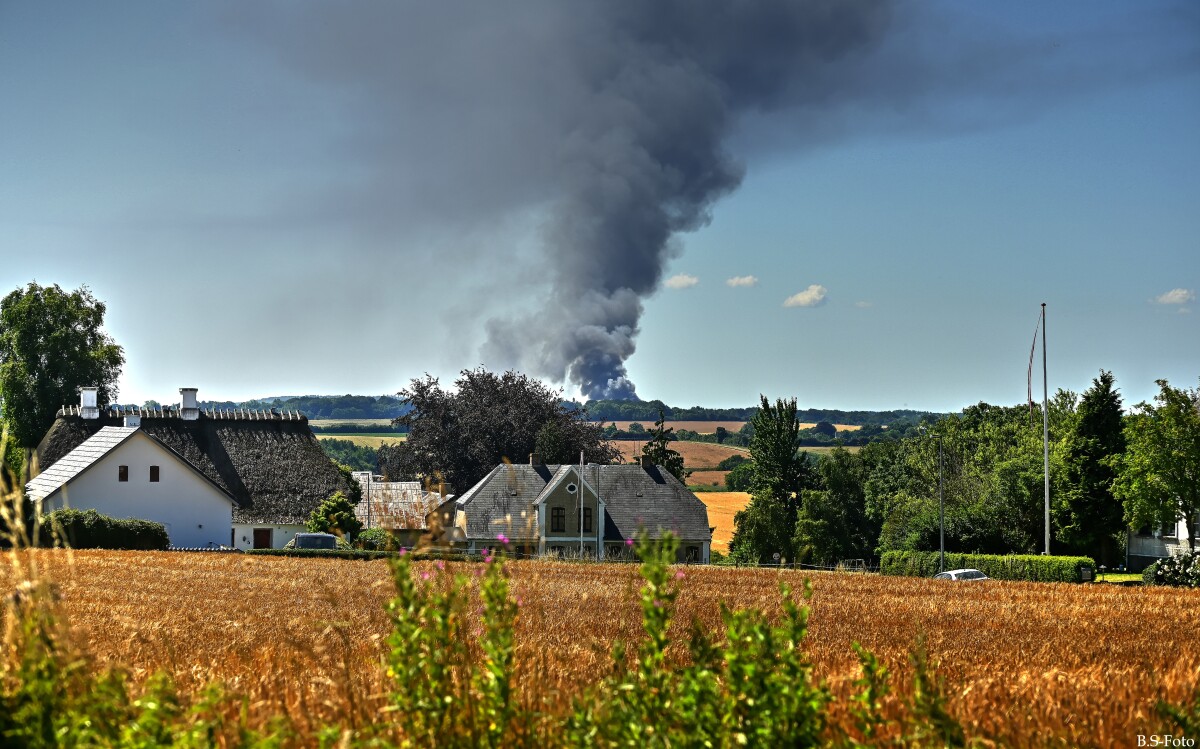 Brand i det fjerne... – Benthe Sørensen