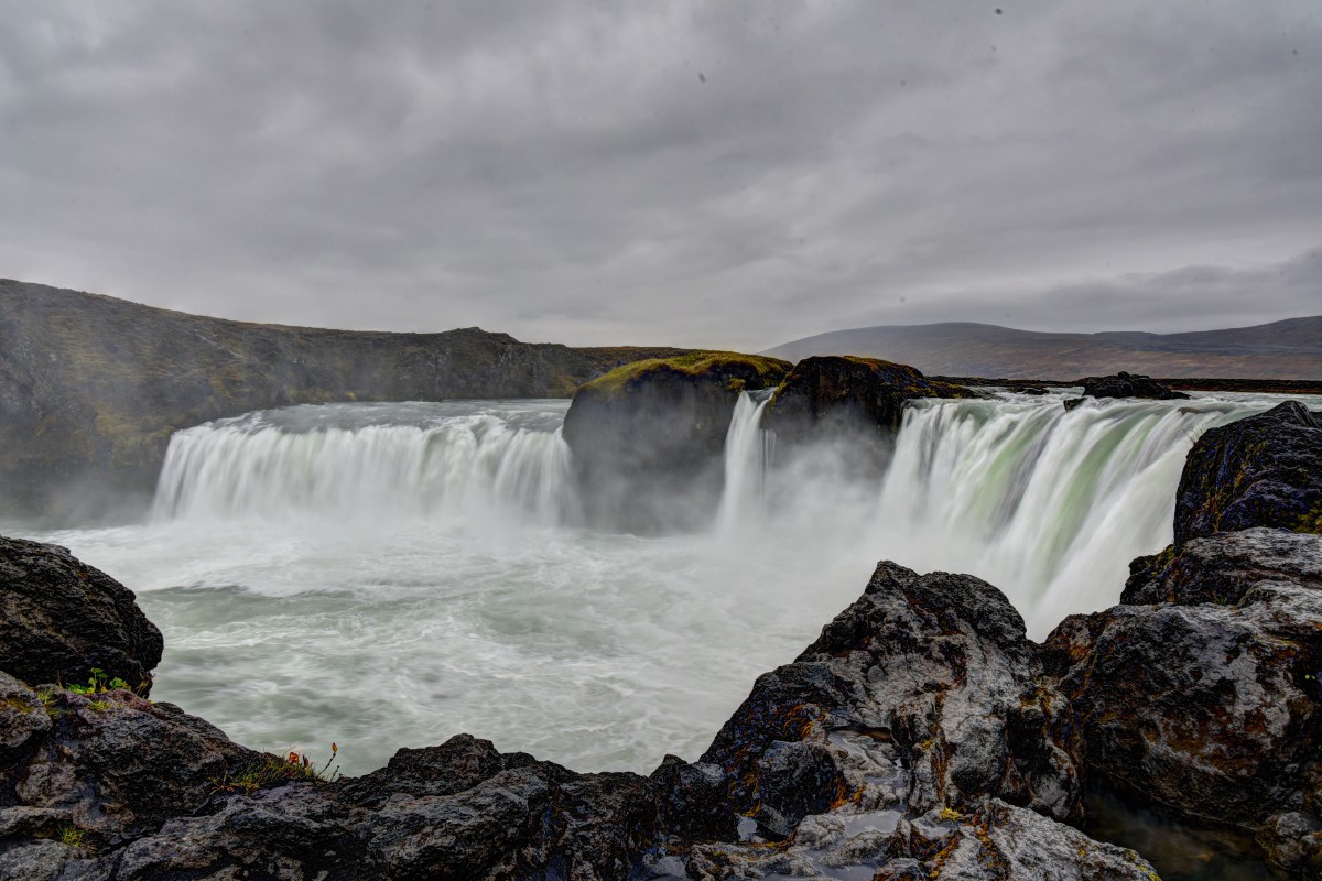 Vandfald Island – Jessie Brodersen