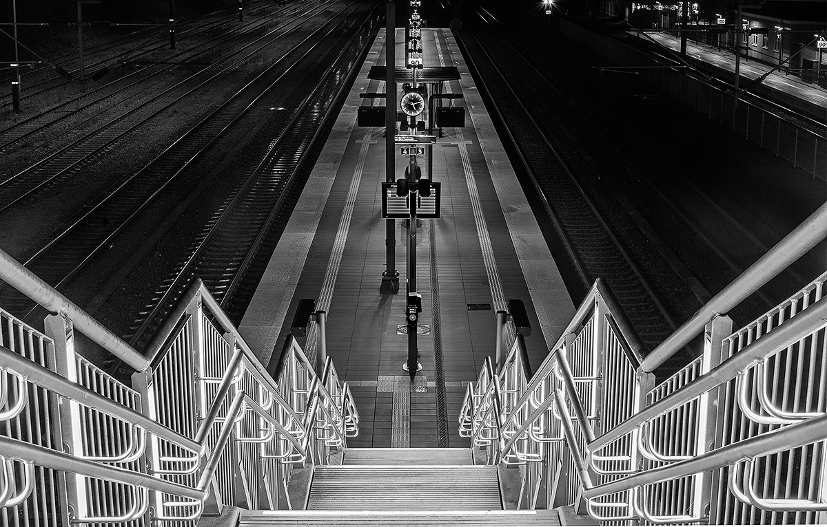 Trappen til spor 3-4 – Derek Edwards